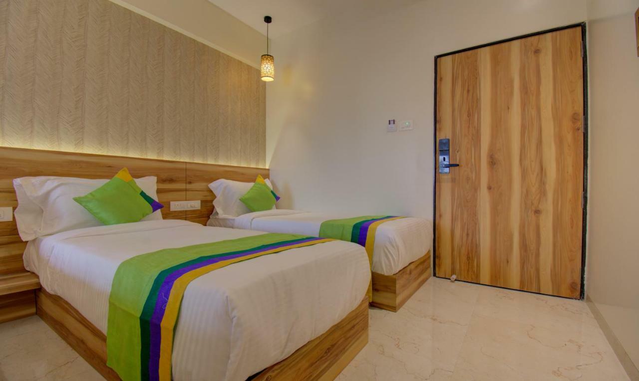 Hotel Amisha International Surat Exterior foto