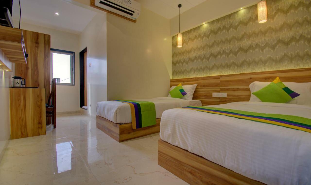 Hotel Amisha International Surat Exterior foto