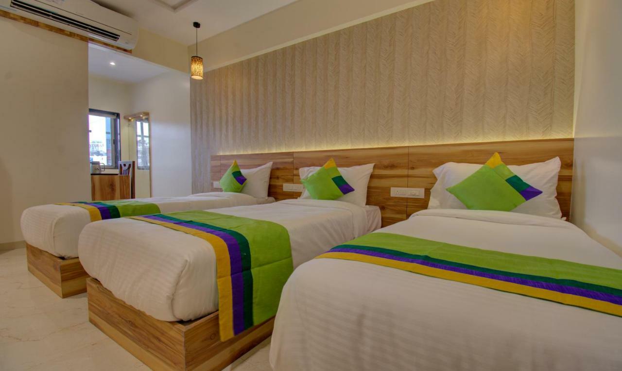 Hotel Amisha International Surat Exterior foto