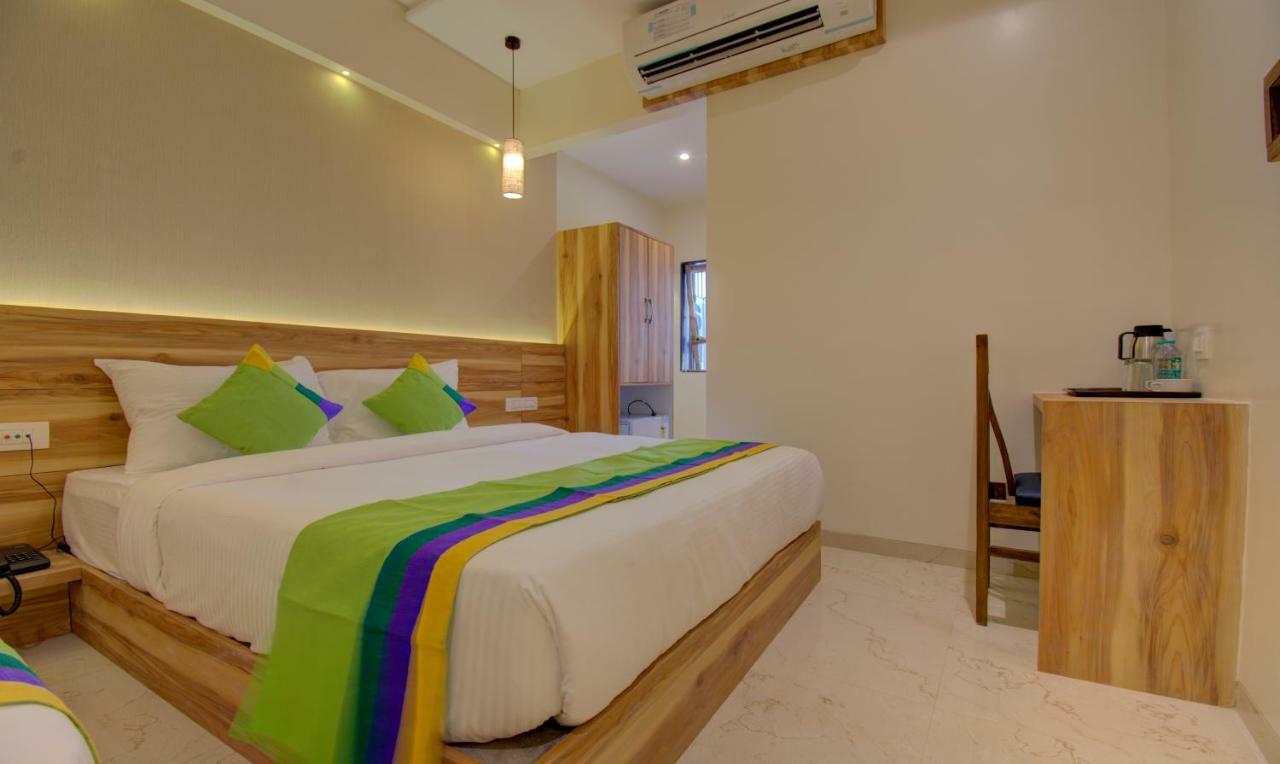 Hotel Amisha International Surat Exterior foto